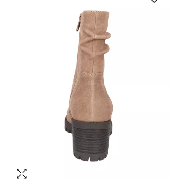 BN with Macy's Box Bella Vita Taupe Slough Leather Ankle Bootie. Size 7 - Picture 3 of 10